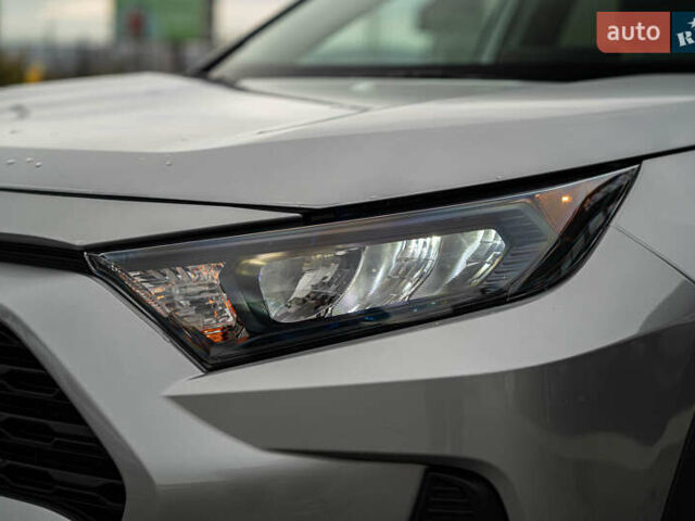 Тойота РАВ 4 2019 в Черновцах на Automoto.ua Серый Тойота РАВ 4, объемом двигателя 2.5 л и пробегом 24 тыс. км за 29900 $, фото 15 на Automoto.ua