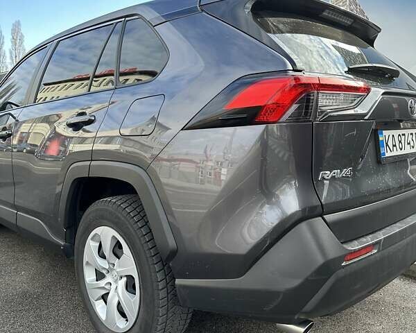 Сірий Тойота РАВ 4, об'ємом двигуна 2 л та пробігом 40 тис. км за 33000 $, фото 16 на Automoto.ua