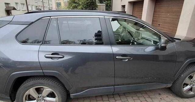 Серый Тойота РАВ 4, объемом двигателя 2 л и пробегом 84 тыс. км за 12800 $, фото 1 на Automoto.ua