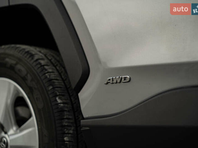 Тойота РАВ 4 2019 в Черновцах на Automoto.ua Серый Тойота РАВ 4, объемом двигателя 2.5 л и пробегом 24 тыс. км за 29900 $, фото 12 на Automoto.ua