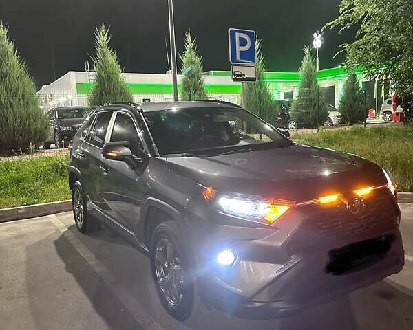 Сірий Тойота РАВ 4, об'ємом двигуна 2.49 л та пробігом 131 тис. км за 26000 $, фото 2 на Automoto.ua