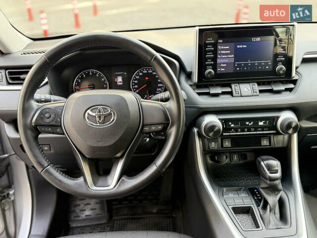 Тойота РАВ 4 2019 в Киеве на Automoto.ua Серый Тойота РАВ 4, объемом двигателя 1.99 л и пробегом 8 тыс. км за 27200 $, фото 58 на Automoto.ua