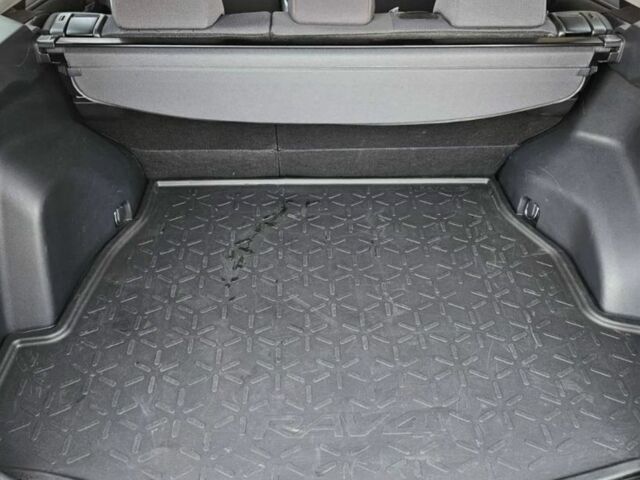 Тойота РАВ 4 2019 в Киеве на Automoto.ua Серый Тойота РАВ 4, объемом двигателя 2.5 л и пробегом 90 тыс. км за 15900 $, фото 13 на Automoto.ua