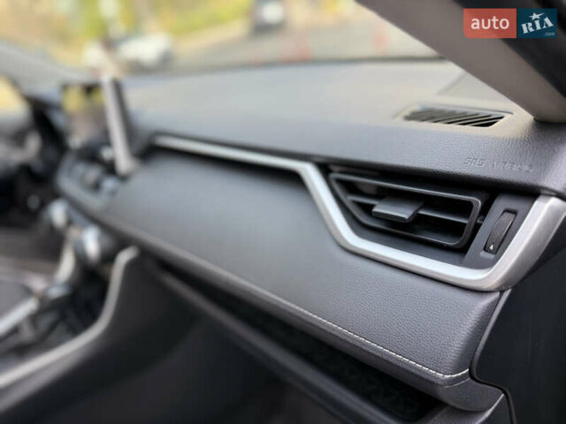 Тойота РАВ 4 2019 в Киеве на Automoto.ua Серый Тойота РАВ 4, объемом двигателя 1.99 л и пробегом 8 тыс. км за 27200 $, фото 55 на Automoto.ua