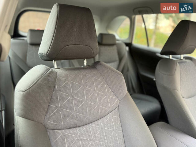 Тойота РАВ 4 2019 в Киеве на Automoto.ua Серый Тойота РАВ 4, объемом двигателя 1.99 л и пробегом 8 тыс. км за 27200 $, фото 51 на Automoto.ua