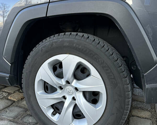 Сірий Тойота РАВ 4, об'ємом двигуна 2 л та пробігом 40 тис. км за 33000 $, фото 8 на Automoto.ua