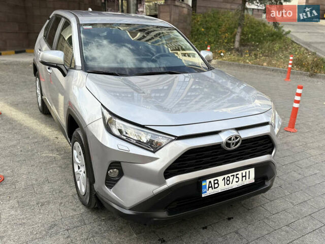 Тойота РАВ 4 2019 в Киеве на Automoto.ua Серый Тойота РАВ 4, объемом двигателя 1.99 л и пробегом 8 тыс. км за 27200 $, фото 12 на Automoto.ua