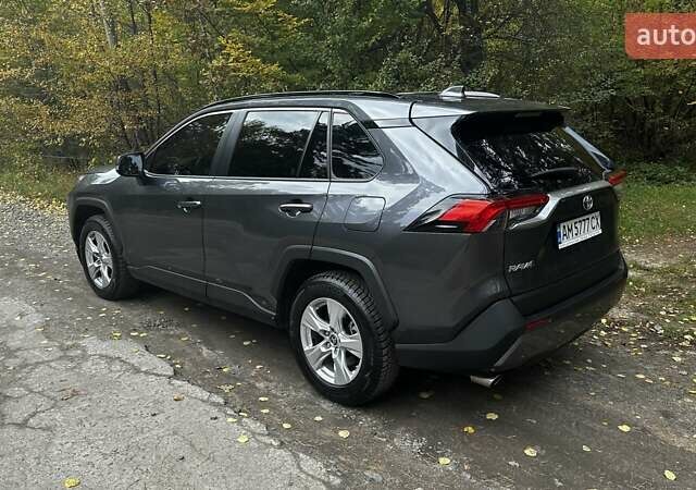 Сірий Тойота РАВ 4, об'ємом двигуна 1.99 л та пробігом 31 тис. км за 30500 $, фото 1 на Automoto.ua