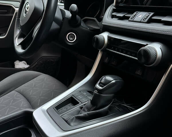 Сірий Тойота РАВ 4, об'ємом двигуна 1.99 л та пробігом 46 тис. км за 27700 $, фото 16 на Automoto.ua