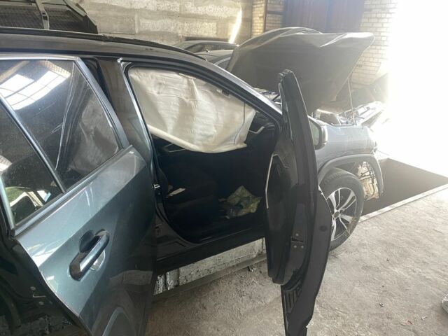 Серый Тойота РАВ 4, объемом двигателя 2.5 л и пробегом 70 тыс. км за 10300 $, фото 17 на Automoto.ua