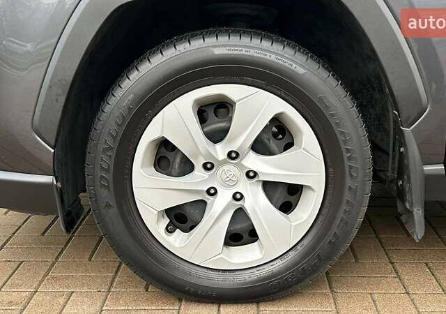 Сірий Тойота РАВ 4, об'ємом двигуна 1.99 л та пробігом 51 тис. км за 28463 $, фото 14 на Automoto.ua