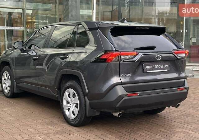 Сірий Тойота РАВ 4, об'ємом двигуна 1.99 л та пробігом 51 тис. км за 28463 $, фото 1 на Automoto.ua