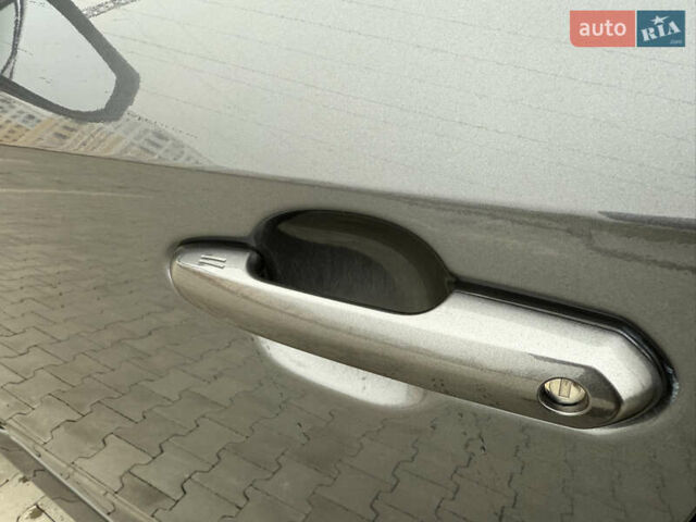 Серый Тойота РАВ 4, объемом двигателя 2.49 л и пробегом 195 тыс. км за 28850 $, фото 11 на Automoto.ua