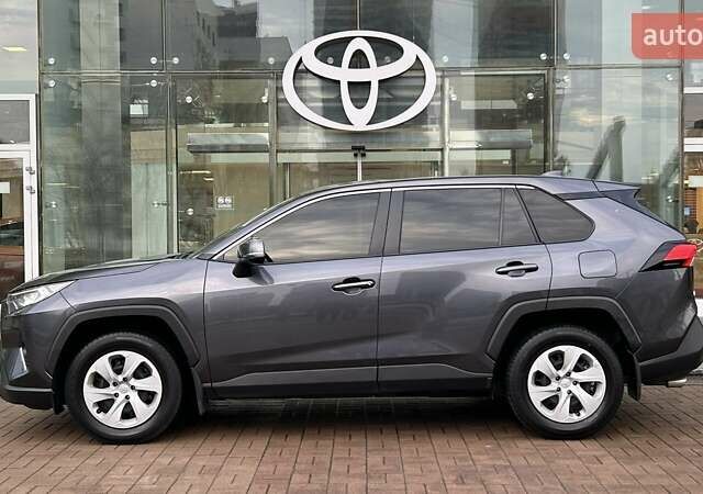 Сірий Тойота РАВ 4, об'ємом двигуна 1.99 л та пробігом 51 тис. км за 28463 $, фото 2 на Automoto.ua