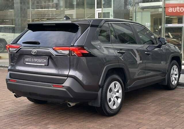 Сірий Тойота РАВ 4, об'ємом двигуна 1.99 л та пробігом 51 тис. км за 28463 $, фото 16 на Automoto.ua