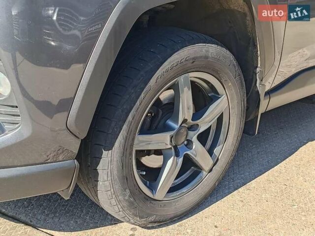 Сірий Тойота РАВ 4, об'ємом двигуна 2.4 л та пробігом 126 тис. км за 28790 $, фото 4 на Automoto.ua