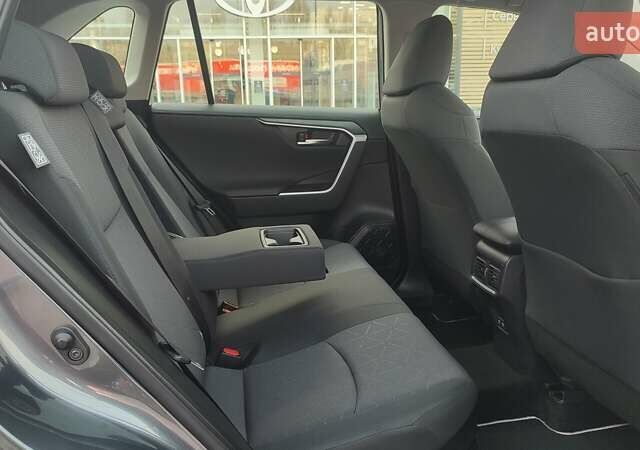 Серый Тойота РАВ 4, объемом двигателя 2.49 л и пробегом 37 тыс. км за 32485 $, фото 6 на Automoto.ua