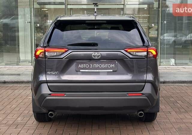 Сірий Тойота РАВ 4, об'ємом двигуна 1.99 л та пробігом 51 тис. км за 28463 $, фото 3 на Automoto.ua