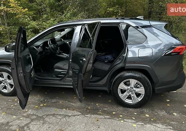 Сірий Тойота РАВ 4, об'ємом двигуна 1.99 л та пробігом 31 тис. км за 30500 $, фото 6 на Automoto.ua