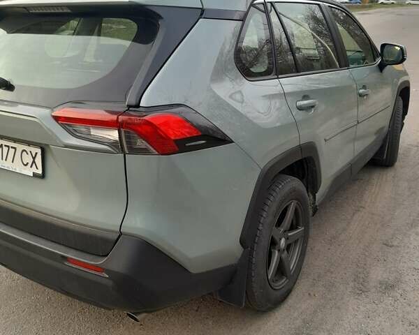 Серый Тойота РАВ 4, объемом двигателя 1.99 л и пробегом 70 тыс. км за 25500 $, фото 2 на Automoto.ua