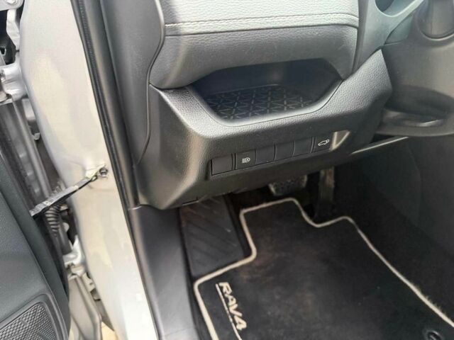 Серый Тойота РАВ 4, объемом двигателя 2.5 л и пробегом 86 тыс. км за 24300 $, фото 20 на Automoto.ua