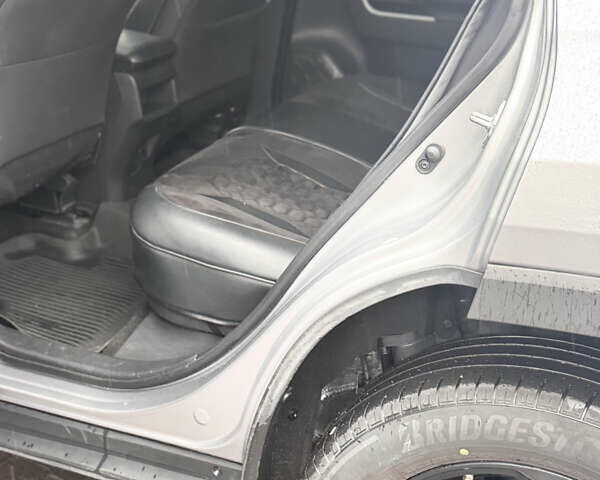 Сірий Тойота РАВ 4, об'ємом двигуна 2.49 л та пробігом 50 тис. км за 26900 $, фото 12 на Automoto.ua