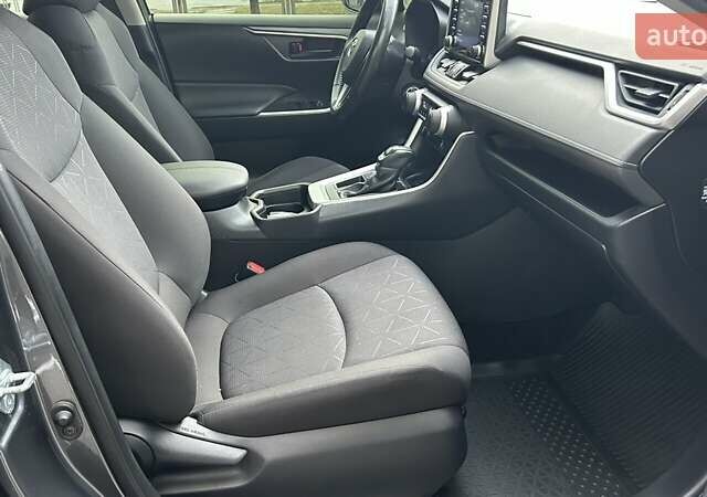 Сірий Тойота РАВ 4, об'ємом двигуна 1.99 л та пробігом 51 тис. км за 28463 $, фото 5 на Automoto.ua