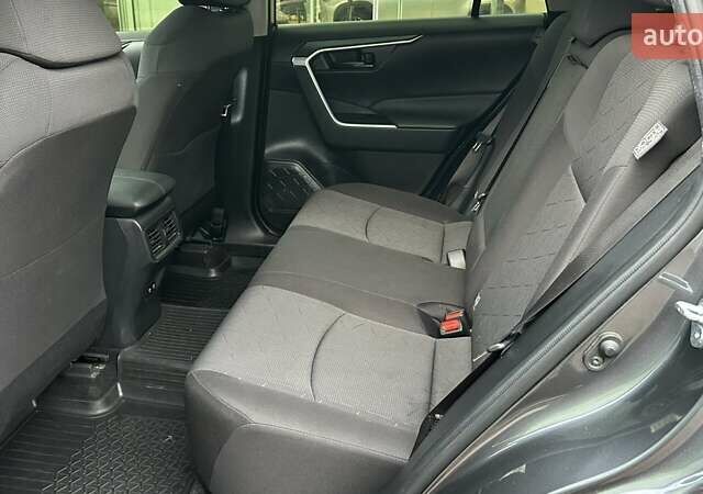 Сірий Тойота РАВ 4, об'ємом двигуна 1.99 л та пробігом 51 тис. км за 28463 $, фото 10 на Automoto.ua