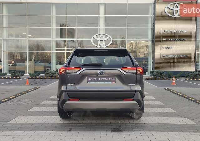 Серый Тойота РАВ 4, объемом двигателя 2.49 л и пробегом 37 тыс. км за 32485 $, фото 3 на Automoto.ua