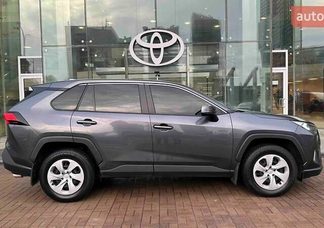Сірий Тойота РАВ 4, об'ємом двигуна 1.99 л та пробігом 51 тис. км за 28463 $, фото 15 на Automoto.ua