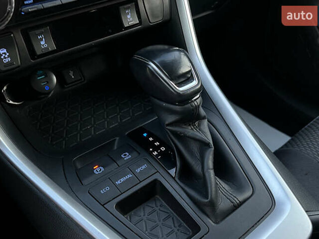 Сірий Тойота РАВ 4, об'ємом двигуна 1.99 л та пробігом 92 тис. км за 28999 $, фото 16 на Automoto.ua