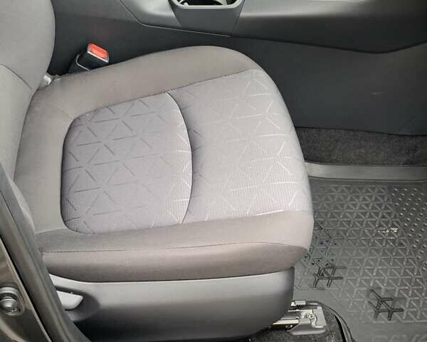 Серый Тойота РАВ 4, объемом двигателя 1.99 л и пробегом 25 тыс. км за 26100 $, фото 24 на Automoto.ua