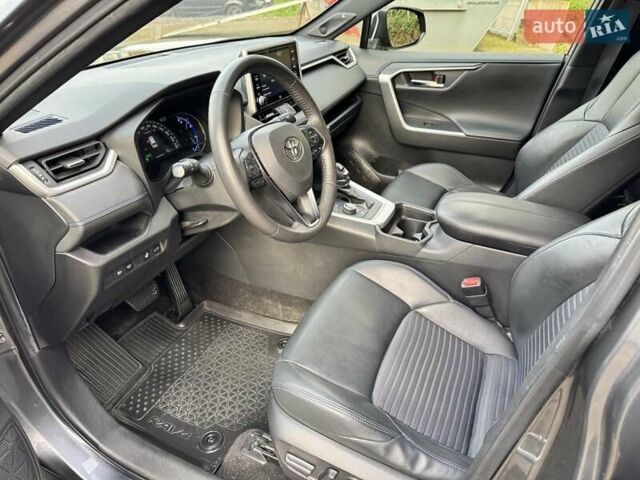 Серый Тойота РАВ 4, объемом двигателя 2.49 л и пробегом 145 тыс. км за 33500 $, фото 1 на Automoto.ua