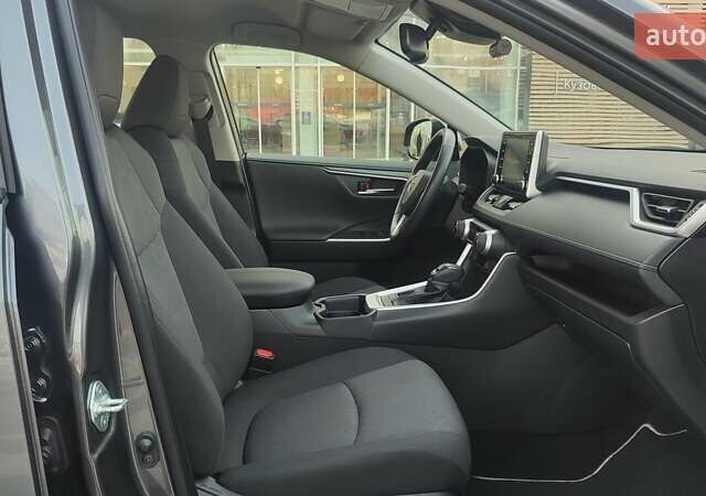 Серый Тойота РАВ 4, объемом двигателя 2.49 л и пробегом 37 тыс. км за 32485 $, фото 5 на Automoto.ua