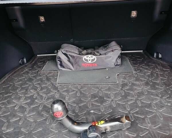 Серый Тойота РАВ 4, объемом двигателя 1.99 л и пробегом 40 тыс. км за 30000 $, фото 5 на Automoto.ua