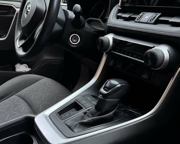 Сірий Тойота РАВ 4, об'ємом двигуна 1.99 л та пробігом 47 тис. км за 27000 $, фото 10 на Automoto.ua