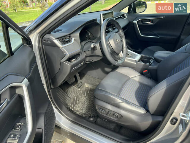 Тойота РАВ 4 2021 в Киеве на Automoto.ua Серый Тойота РАВ 4, объемом двигателя 2.49 л и пробегом 53 тыс. км за 37999 $, фото 12 на Automoto.ua