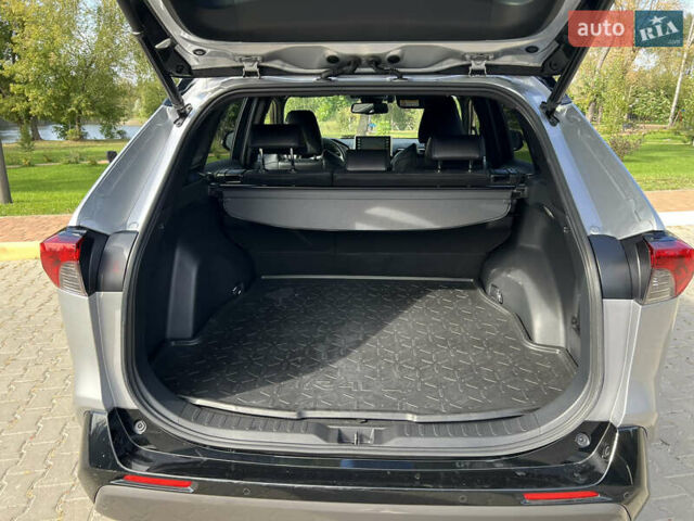 Тойота РАВ 4 2021 в Киеве на Automoto.ua Серый Тойота РАВ 4, объемом двигателя 2.49 л и пробегом 53 тыс. км за 37999 $, фото 10 на Automoto.ua