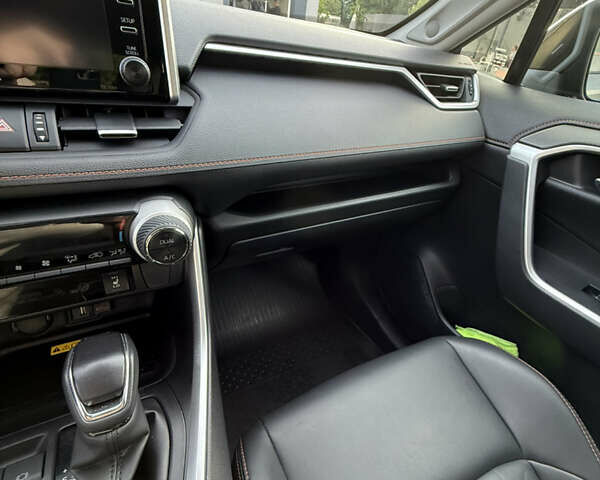 Серый Тойота РАВ 4, объемом двигателя 2.49 л и пробегом 72 тыс. км за 35500 $, фото 3 на Automoto.ua