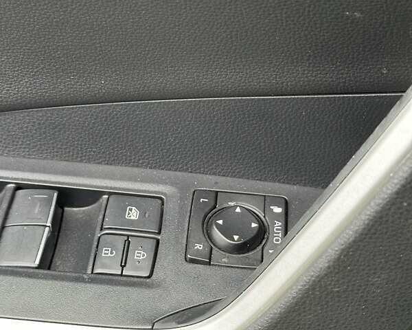 Сірий Тойота РАВ 4, об'ємом двигуна 1.99 л та пробігом 45 тис. км за 29515 $, фото 9 на Automoto.ua