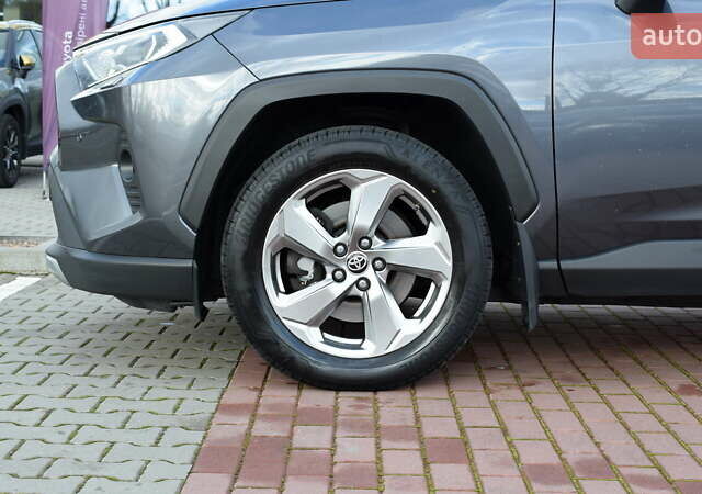Тойота РАВ 4 2021 в Житомире на Automoto.ua Серый Тойота РАВ 4, объемом двигателя 1.99 л и пробегом 169 тыс. км за 28500 $, фото 15 на Automoto.ua