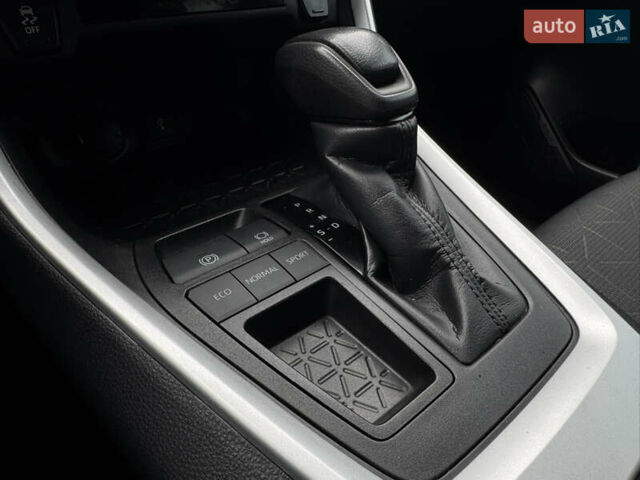 Тойота РАВ 4 2021 в Бердичеве на Automoto.ua Серый Тойота РАВ 4, объемом двигателя 2.49 л и пробегом 45 тыс. км за 27500 $, фото 18 на Automoto.ua