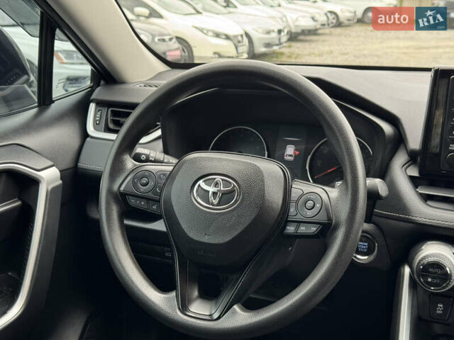 Тойота РАВ 4 2021 в Бердичеве на Automoto.ua Серый Тойота РАВ 4, объемом двигателя 2.49 л и пробегом 45 тыс. км за 27500 $, фото 15 на Automoto.ua