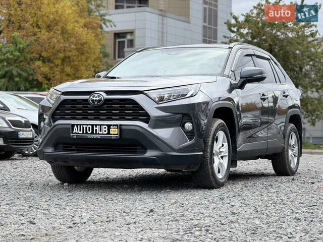 Тойота РАВ 4 2021 в Бердичеве на Automoto.ua Серый Тойота РАВ 4, объемом двигателя 2.49 л и пробегом 45 тыс. км за 27500 $, фото 1 на Automoto.ua