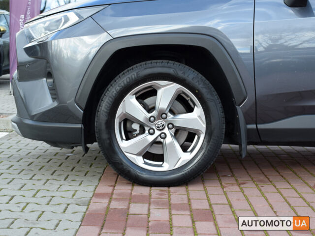 Тойота РАВ 4 2021 в Житомире на Automoto.ua Серый Тойота РАВ 4, объемом двигателя 2 л и пробегом 170 тыс. км за 28500 $, фото 15 на Automoto.ua