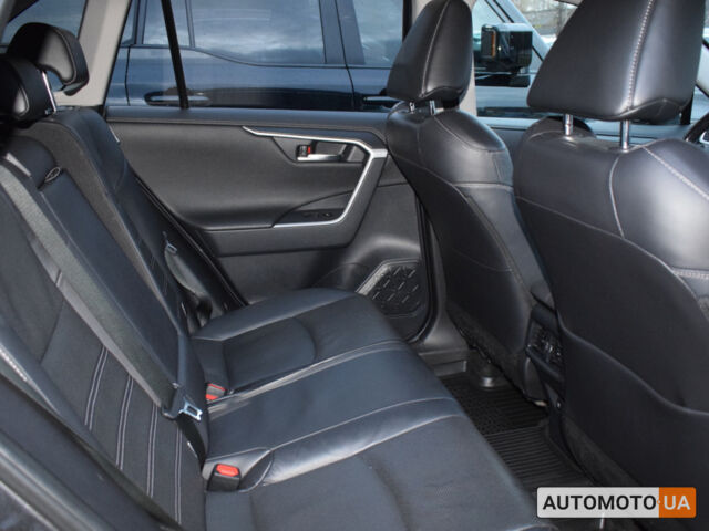 Тойота РАВ 4 2021 в Житомире на Automoto.ua Серый Тойота РАВ 4, объемом двигателя 2 л и пробегом 170 тыс. км за 28500 $, фото 6 на Automoto.ua