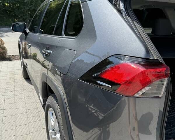 Серый Тойота РАВ 4, объемом двигателя 2.49 л и пробегом 109 тыс. км за 29000 $, фото 2 на Automoto.ua