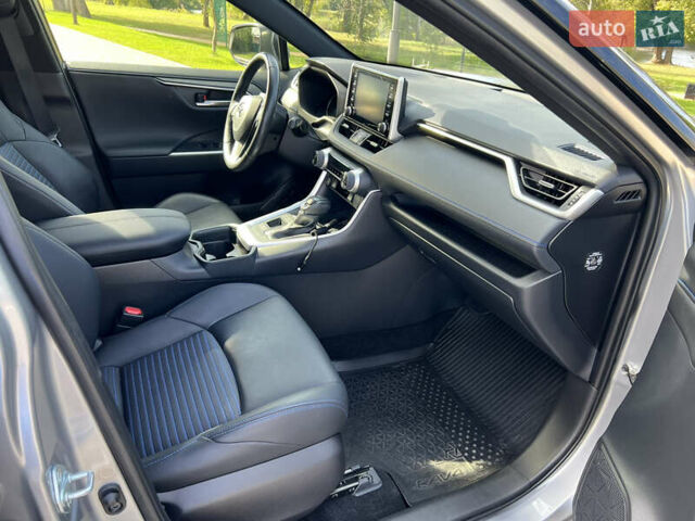 Тойота РАВ 4 2021 в Киеве на Automoto.ua Серый Тойота РАВ 4, объемом двигателя 2.49 л и пробегом 53 тыс. км за 37999 $, фото 5 на Automoto.ua