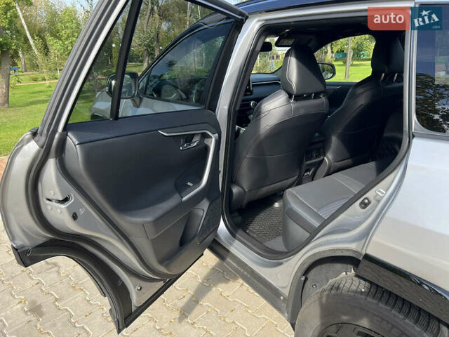 Тойота РАВ 4 2021 в Киеве на Automoto.ua Серый Тойота РАВ 4, объемом двигателя 2.49 л и пробегом 53 тыс. км за 37999 $, фото 9 на Automoto.ua