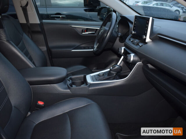 Тойота РАВ 4 2021 в Житомире на Automoto.ua Серый Тойота РАВ 4, объемом двигателя 2 л и пробегом 170 тыс. км за 28500 $, фото 5 на Automoto.ua